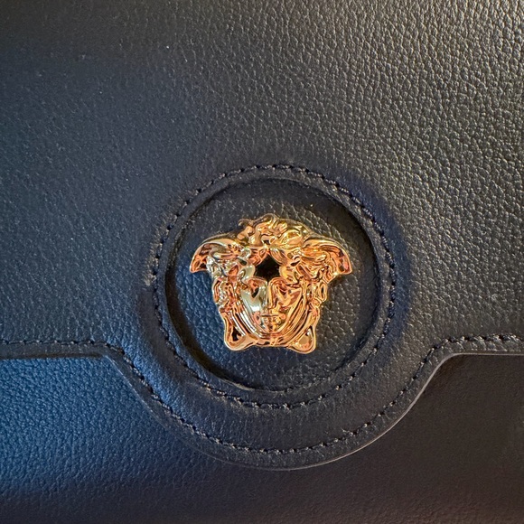 La Medusa small leather crossbody bag - Picture 6 of 6